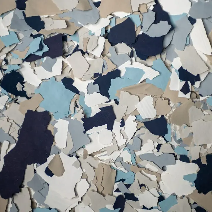 Dolphine flake blend, mid grey, slate and white one-inch chips
