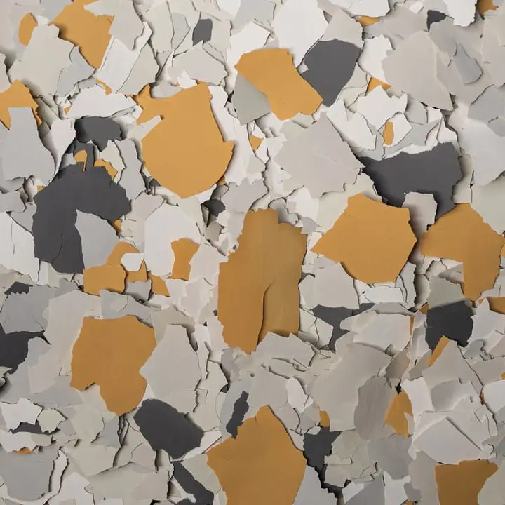 Stinger flake blend, amber gold, black and grey one-inch chips